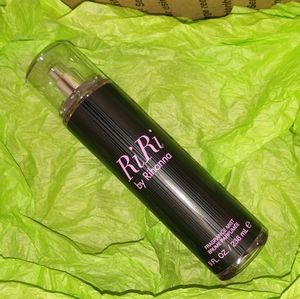 Riri & Nude by Rihanna mist
